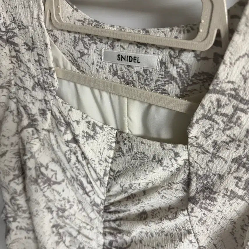 [BUNJANG] Snidel Printed Shirring Dress / 스나이델 바리에 프린트 셔링 원피스 스나계 양산형