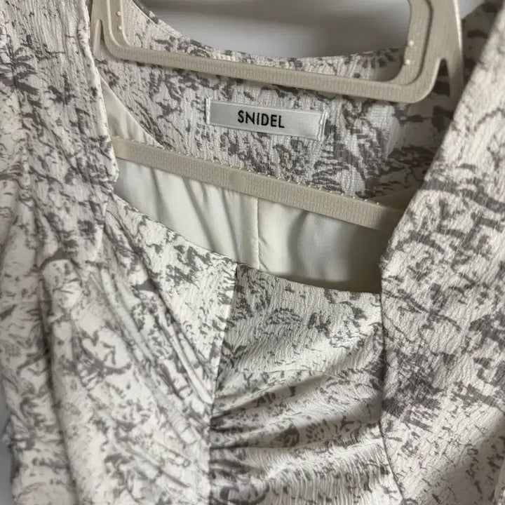 [BUNJANG] Snidel Printed Shirring Dress / 스나이델 바리에 프린트 셔링 원피스 스나계 양산형