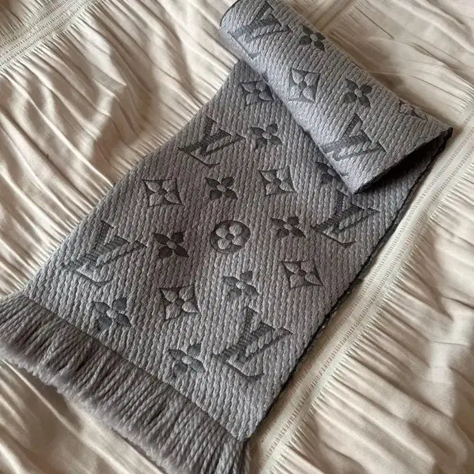[BUNJANG] Louis Vuitton Monogram Shawl Scarf / 루이비통 회색 모노그램 숄 머플러