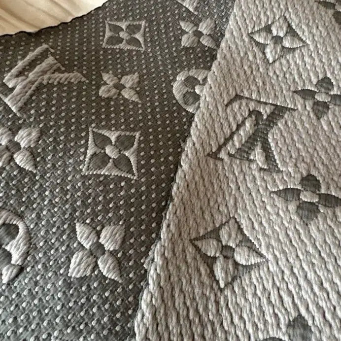 [BUNJANG] Louis Vuitton Monogram Shawl Scarf / 루이비통 회색 모노그램 숄 머플러