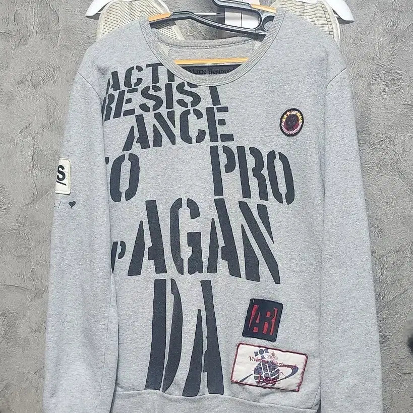 [BUNJANG] Vivienne Westwood Gray Printed Sweatshirt / 비비안웨스트우드 그레이 프린팅 맨투맨