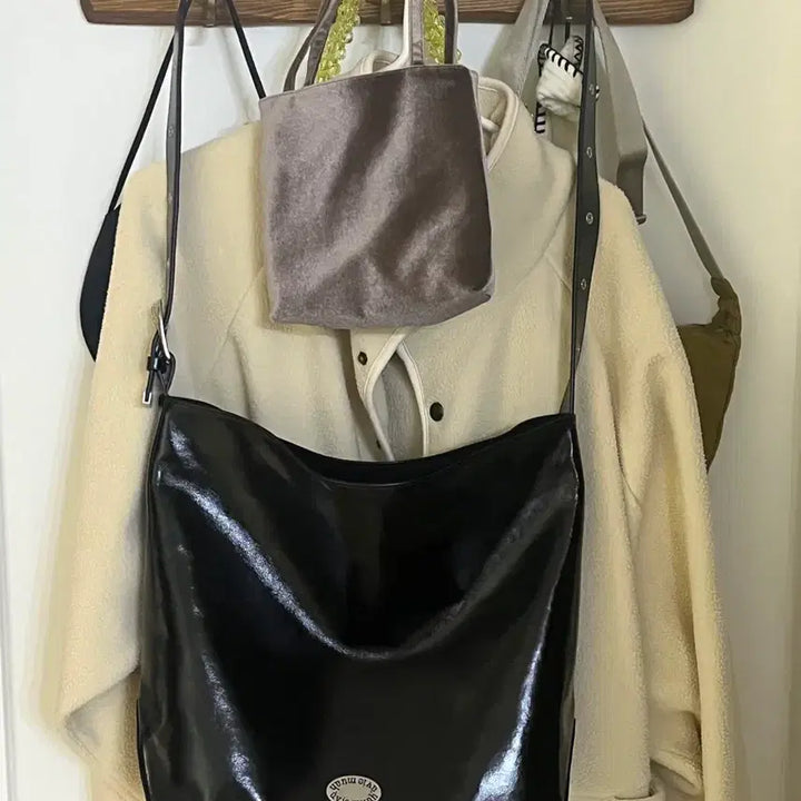 [BUNJANG] AVIE MUAH Eyelet Crossbody Bag / 아비에무아 아일렛백