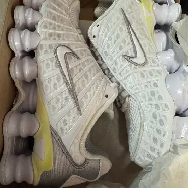 [BUNJANG] Nike Shox TL White and Max Orange Sneakers / 나이키 샥스 TL 화이트 앤 맥스 오렌지 235 판매합니다