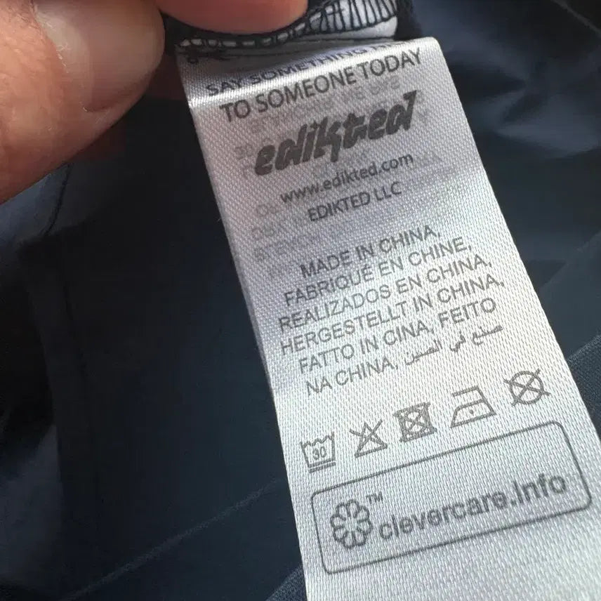 [BUNJANG] Edikted Navy Sleeveless Crop Top / edikted (에디케이티드) 의류 네이비 민소매 티셔츠