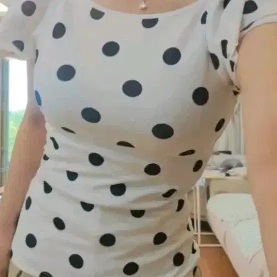 [BUNJANG] Unbranded Polka Dot Blouse / 새상품 땡땡이 반팔 블라우스 화이트44.55반