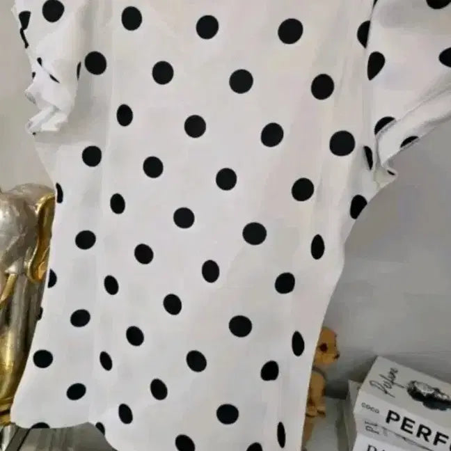 [BUNJANG] Unbranded Polka Dot Blouse / 새상품 땡땡이 반팔 블라우스 화이트44.55반