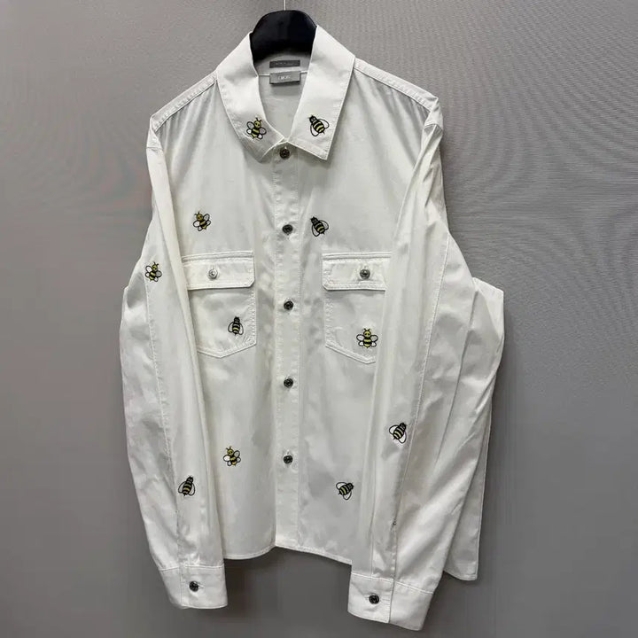 [BUNJANG] Dior x KAWS Bee Embroidered Shirt / 디올 x 카우스 꿀벌 자수 셔츠 ( 105~110 )