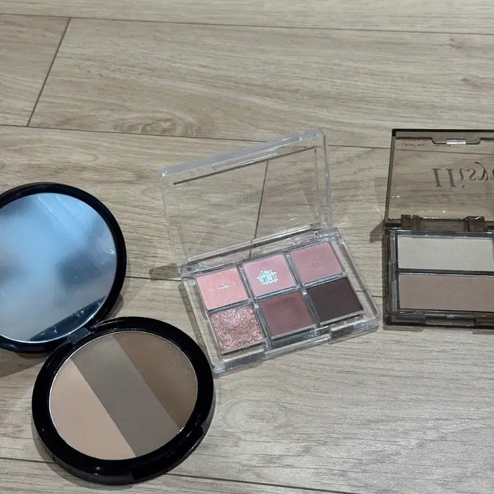 [BUNJANG] 화장품 13종 아이섀도우 블러셔 하이라이터 쉐딩 립제품 등 일괄 판매 / 화장품 13종 아이섀도우 블러셔 하이라이터 쉐딩 립제품 등 일괄 판매