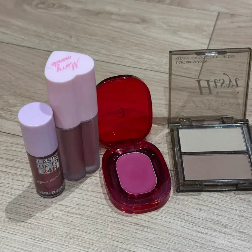 [BUNJANG] 화장품 13종 아이섀도우 블러셔 하이라이터 쉐딩 립제품 등 일괄 판매 / 화장품 13종 아이섀도우 블러셔 하이라이터 쉐딩 립제품 등 일괄 판매