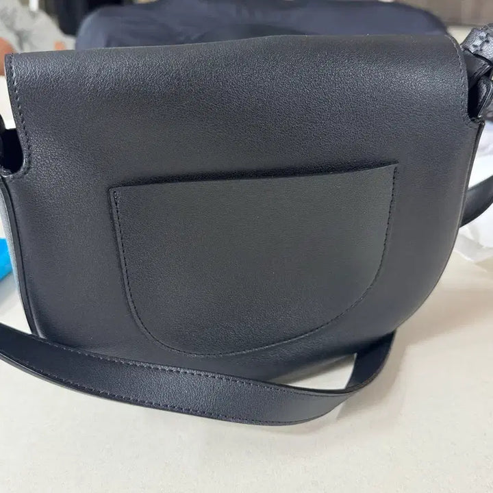 [BUNJANG] Vincis Bench Crossbody Bag Black / 빈치스벤치 크로스백 블랙