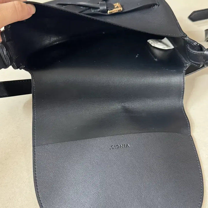 [BUNJANG] Vincis Bench Crossbody Bag Black / 빈치스벤치 크로스백 블랙