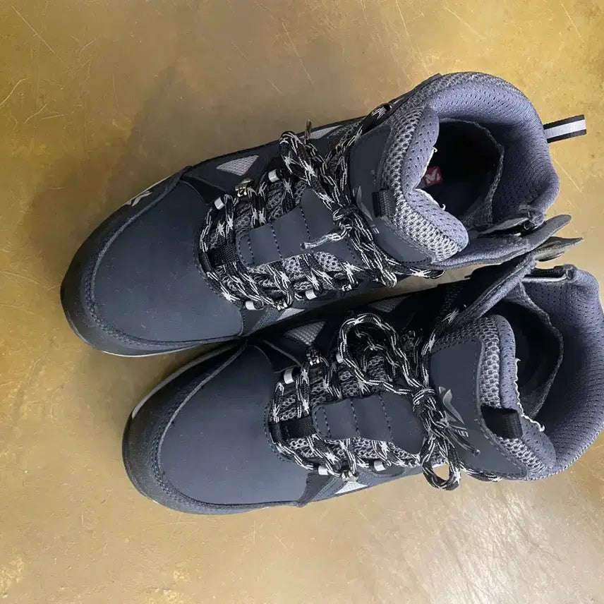 [BUNJANG] 밀레 안전화 265사이즈 팝니다 / 밀레 안전화 265사이즈 팝니다