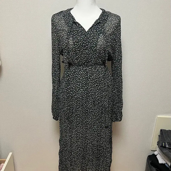 [BUNJANG] Floral V-neck Long Dress / 플라워 롱 원피스 잔꽃무늬 브이넥