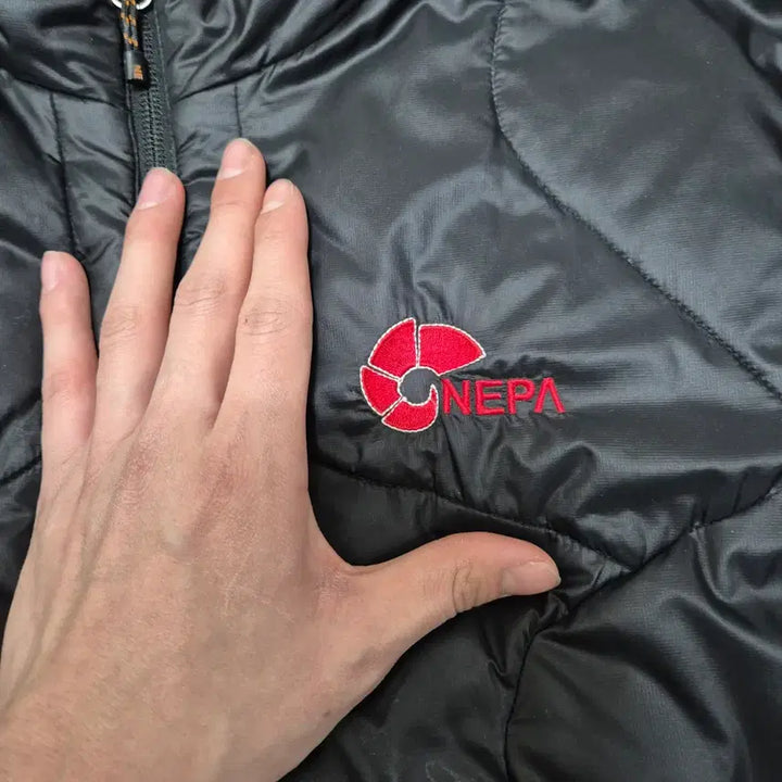 [BUNJANG] Nepa Mountain Goat Logo Duck Down Lightweight Padded Jacket / 네파 산양 로고 덕다운 경량패딩 점퍼 M(95)