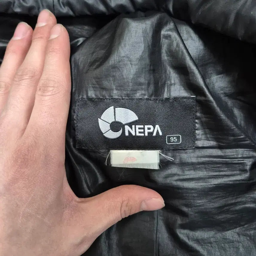 [BUNJANG] Nepa Mountain Goat Logo Duck Down Lightweight Padded Jacket / 네파 산양 로고 덕다운 경량패딩 점퍼 M(95)