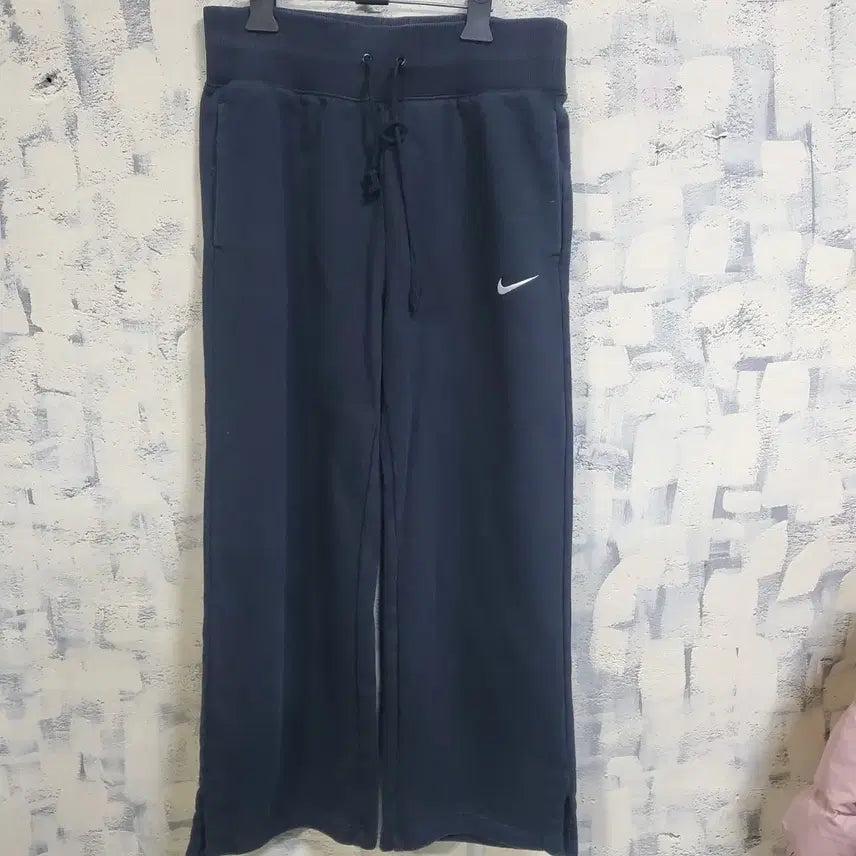 [SOLD OUT] 나이키  스우시 트레이닝 와이드 옆트임 팬츠 L