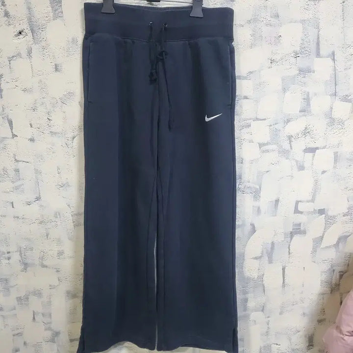 [SOLD OUT] 나이키  스우시 트레이닝 와이드 옆트임 팬츠 L