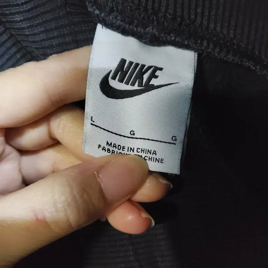 [SOLD OUT] 나이키  스우시 트레이닝 와이드 옆트임 팬츠 L