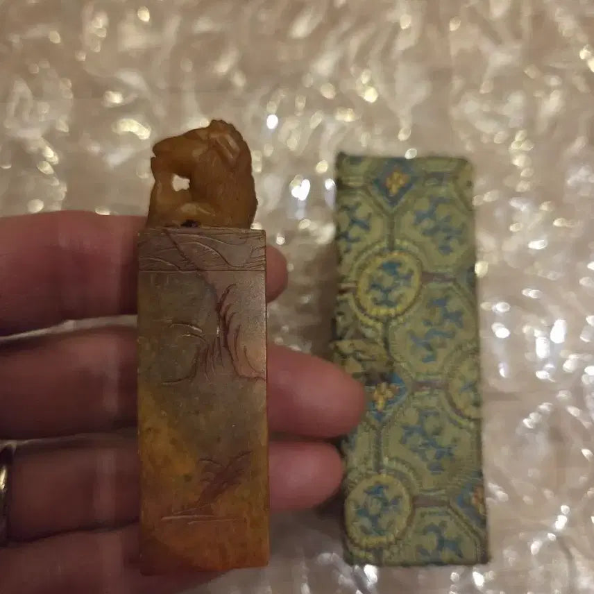 [BUNJANG] Lion Sculpture Seal Stamp + Case / 사자 조각 전각돌 도장 + 케이스