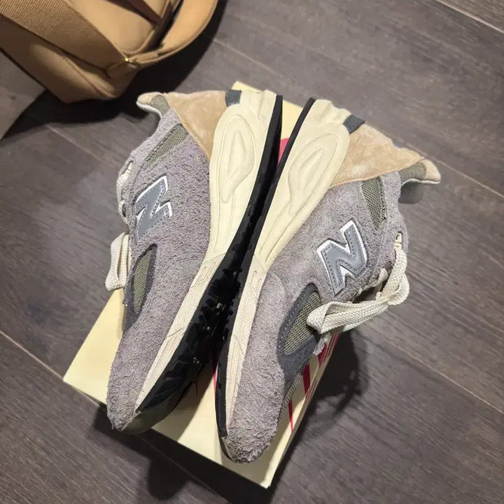 [BUNJANG] New Balance 990v2 Teddy Marble Sneakers / 뉴발란스 990v2 테디 마블 270