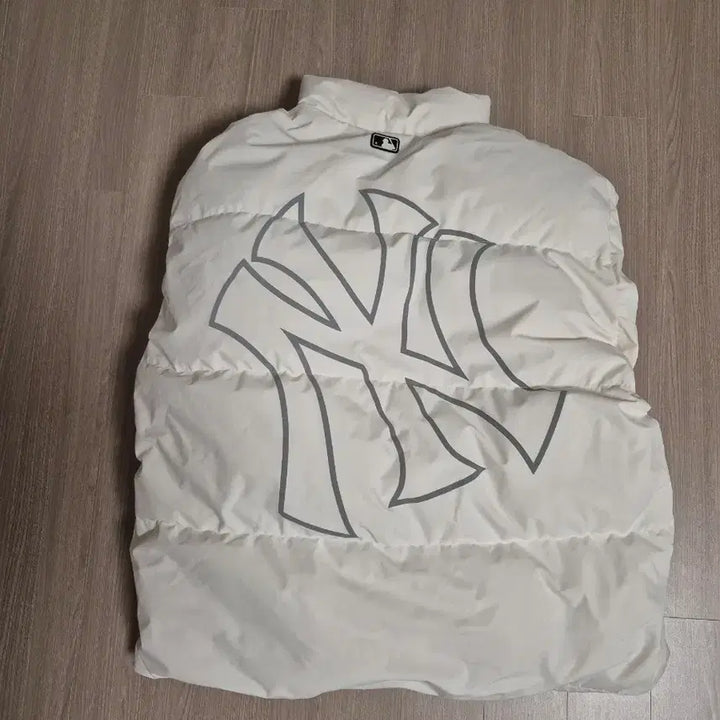 [BUNJANG] MLB New York Yankees Short Padded Jacket / MLB  패딩 105