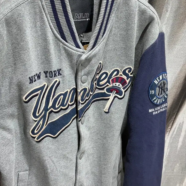 [BUNJANG] MLB New York Yankees Big Patch Varsity Jacket / XL MLB 뉴욕양키스 빅패치 배색 코튼 바시티