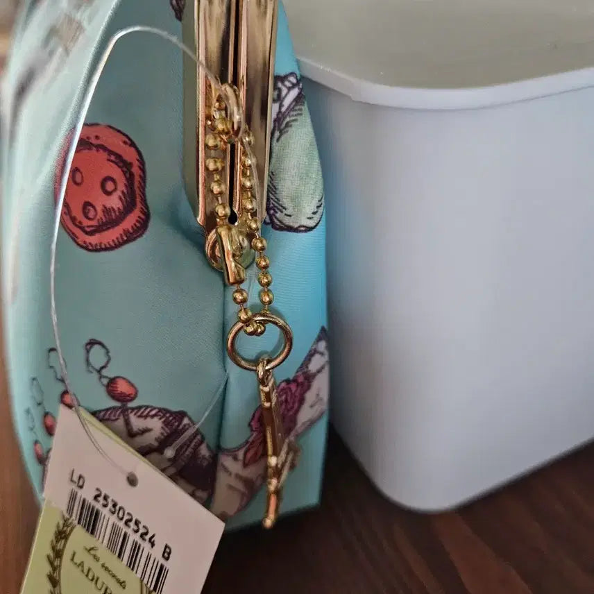 [BUNJANG] Laduree Macaron Pattern Pouch / (새상품)라뒤레 마카롱 파우치 판매해요