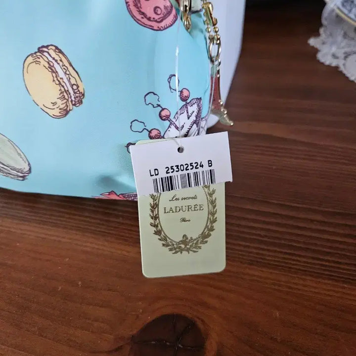 [BUNJANG] Laduree Macaron Pattern Pouch / (새상품)라뒤레 마카롱 파우치 판매해요