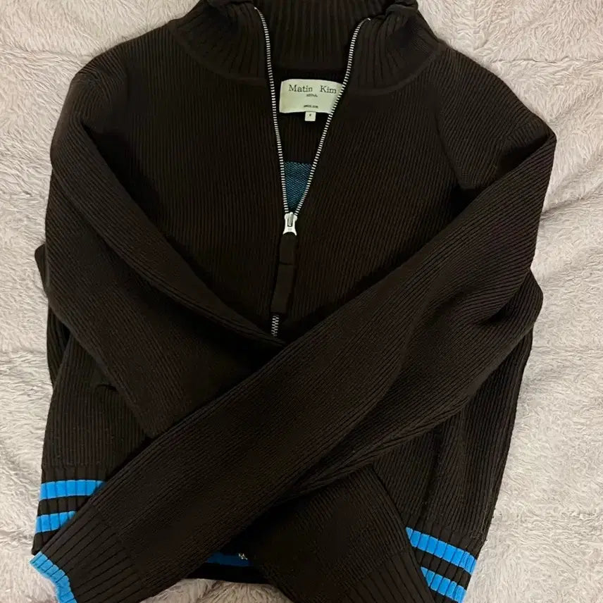 [BUNJANG] Matinkim Stripe Knit Cardigan Brown / 마뗑킴 스펠 포인트 스트라이프 니트 가디건 브라운