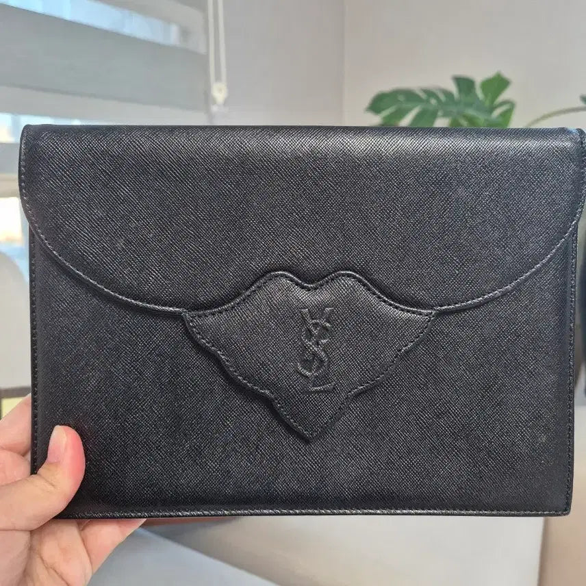 [BUNJANG] Yves Saint Laurent YSL Logo Black Leather Clutch / 입생로랑 블랙 클러치백 YSL 로고