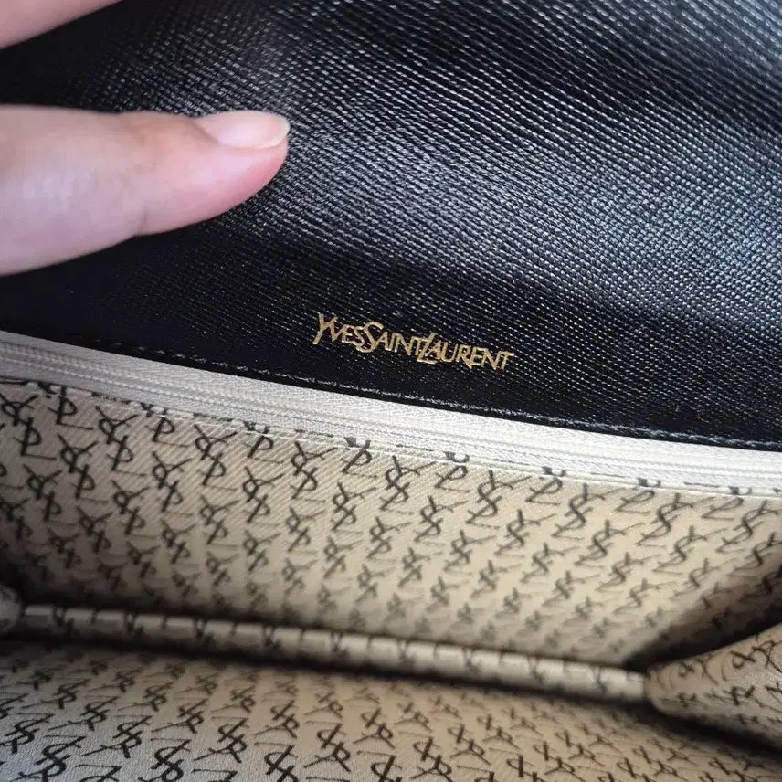 [BUNJANG] Yves Saint Laurent YSL Logo Black Leather Clutch / 입생로랑 블랙 클러치백 YSL 로고