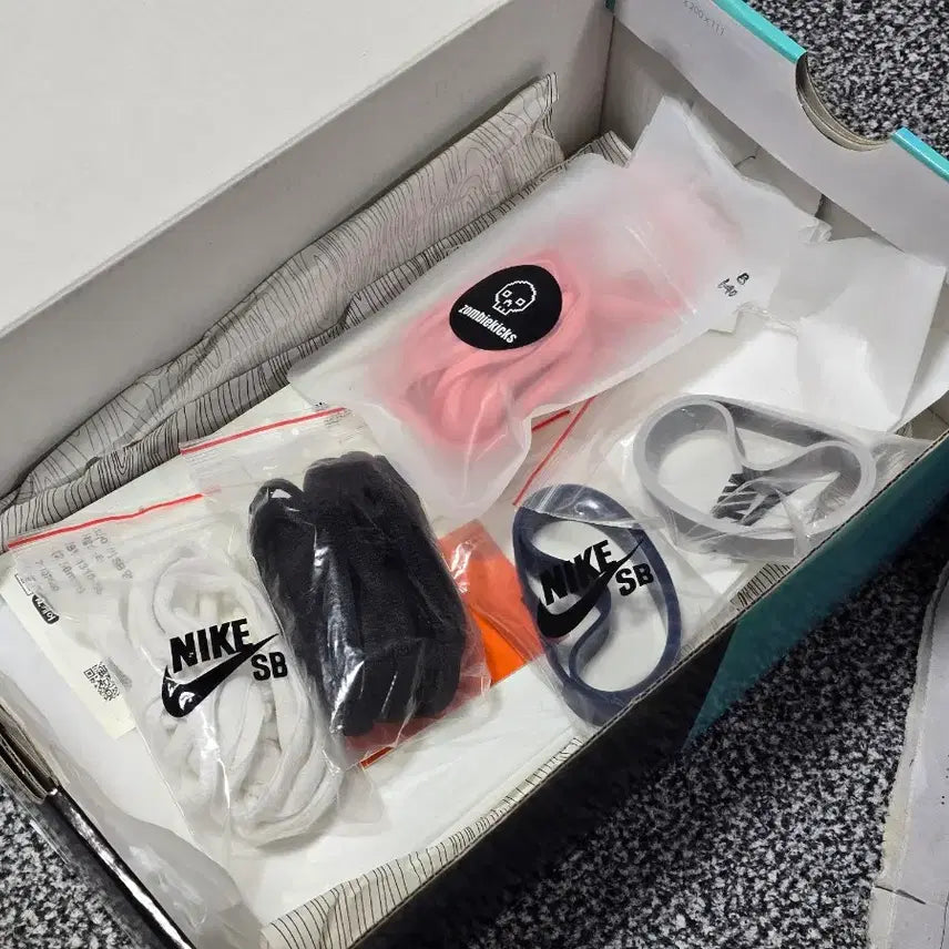 [BUNJANG] Nike SB Dunk Low Concepts Purple Lobster Sneakers / [250] 나이키 SB 덩크 로우 컨셉트 퍼플 랍스터 레귤러 박스