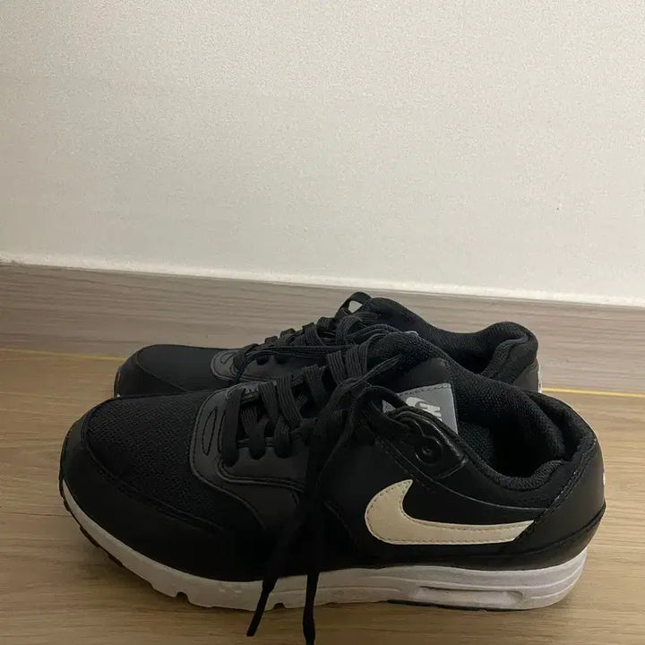 [BUNJANG] Nike Sneakers (245) - Black / 나이키운동화(245)-블랙