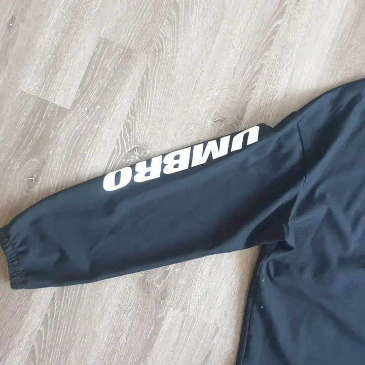[BUNJANG] Umbro Men's Track Jacket (Size 100) / 엄브로 남성 트랙점퍼 100