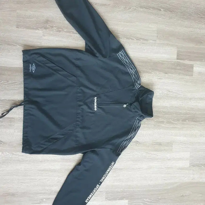 [BUNJANG] Umbro Men's Track Jacket (Size 100) / 엄브로 남성 트랙점퍼 100