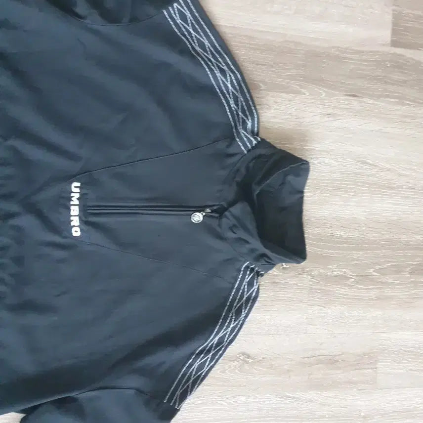 [BUNJANG] Umbro Men's Track Jacket (Size 100) / 엄브로 남성 트랙점퍼 100