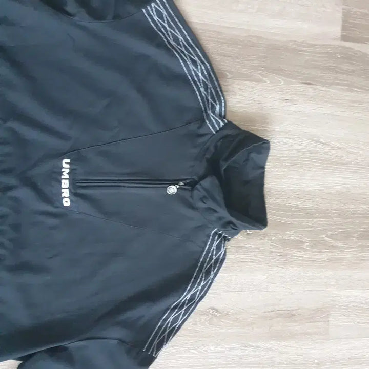 [BUNJANG] Umbro Men's Track Jacket (Size 100) / 엄브로 남성 트랙점퍼 100