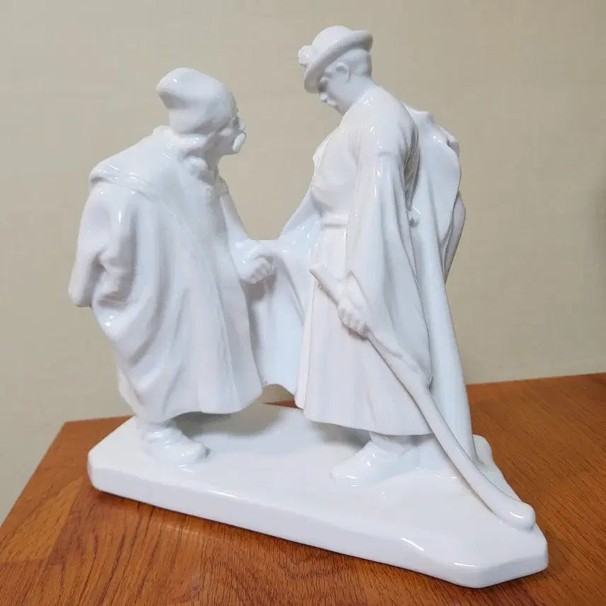 [BUNJANG] Herend Hungary White Porcelain "Farewell Father And Son" Figurine / 헝가리 헤렌드 화이트 포쉐린 "아버지와 아들의 작별인사" 피겨린.