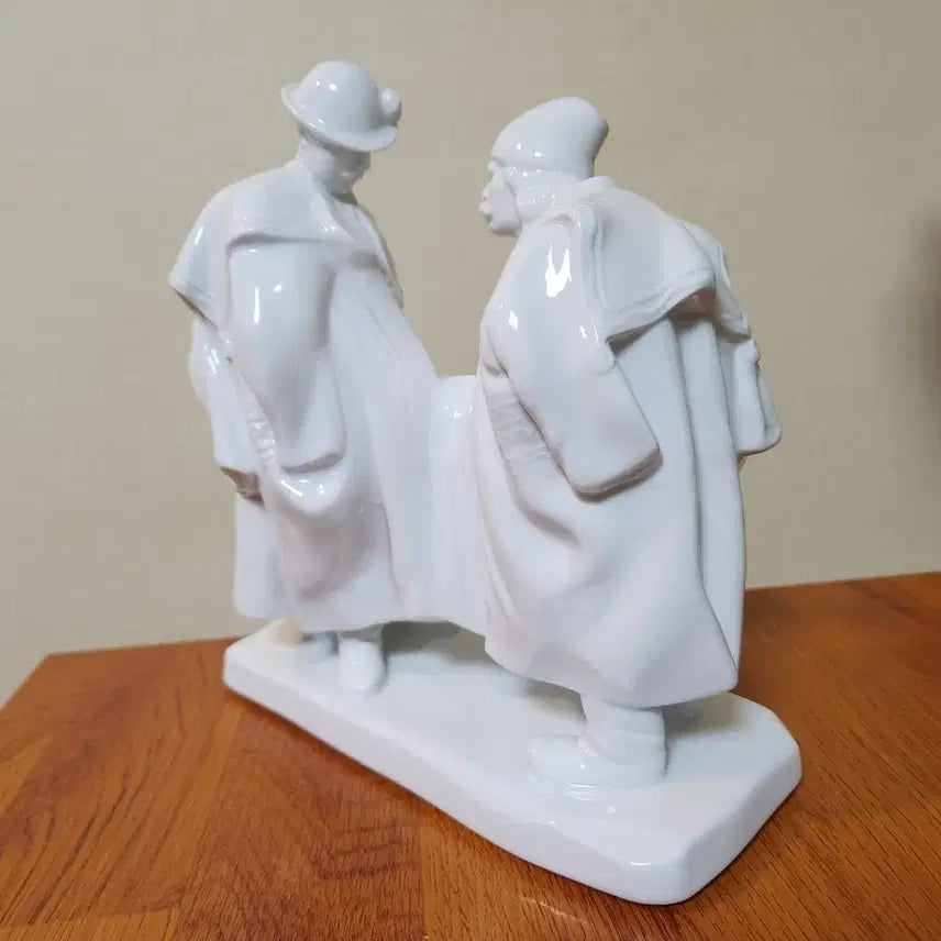 [BUNJANG] Herend Hungary White Porcelain "Farewell Father And Son" Figurine / 헝가리 헤렌드 화이트 포쉐린 "아버지와 아들의 작별인사" 피겨린.