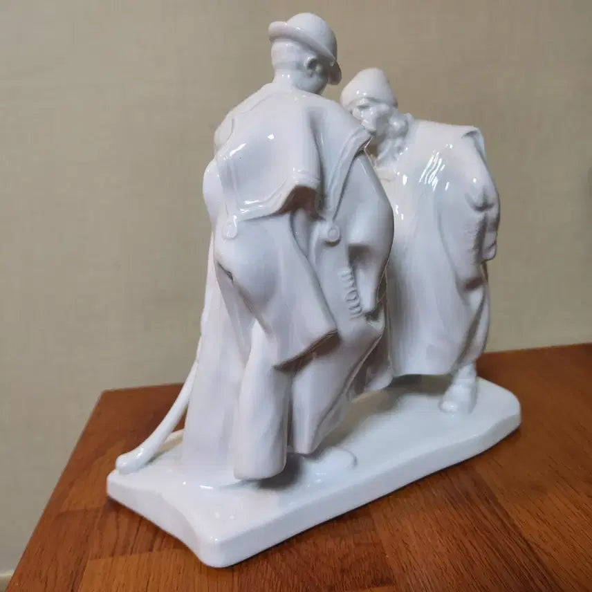 [BUNJANG] Herend Hungary White Porcelain "Farewell Father And Son" Figurine / 헝가리 헤렌드 화이트 포쉐린 "아버지와 아들의 작별인사" 피겨린.