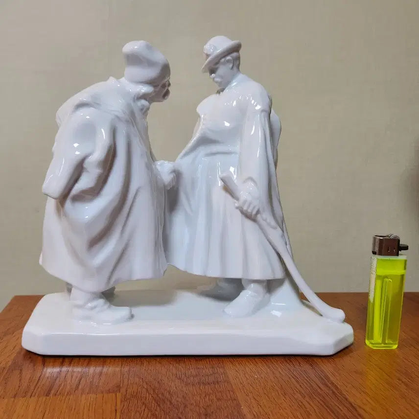 [BUNJANG] Herend Hungary White Porcelain "Farewell Father And Son" Figurine / 헝가리 헤렌드 화이트 포쉐린 "아버지와 아들의 작별인사" 피겨린.