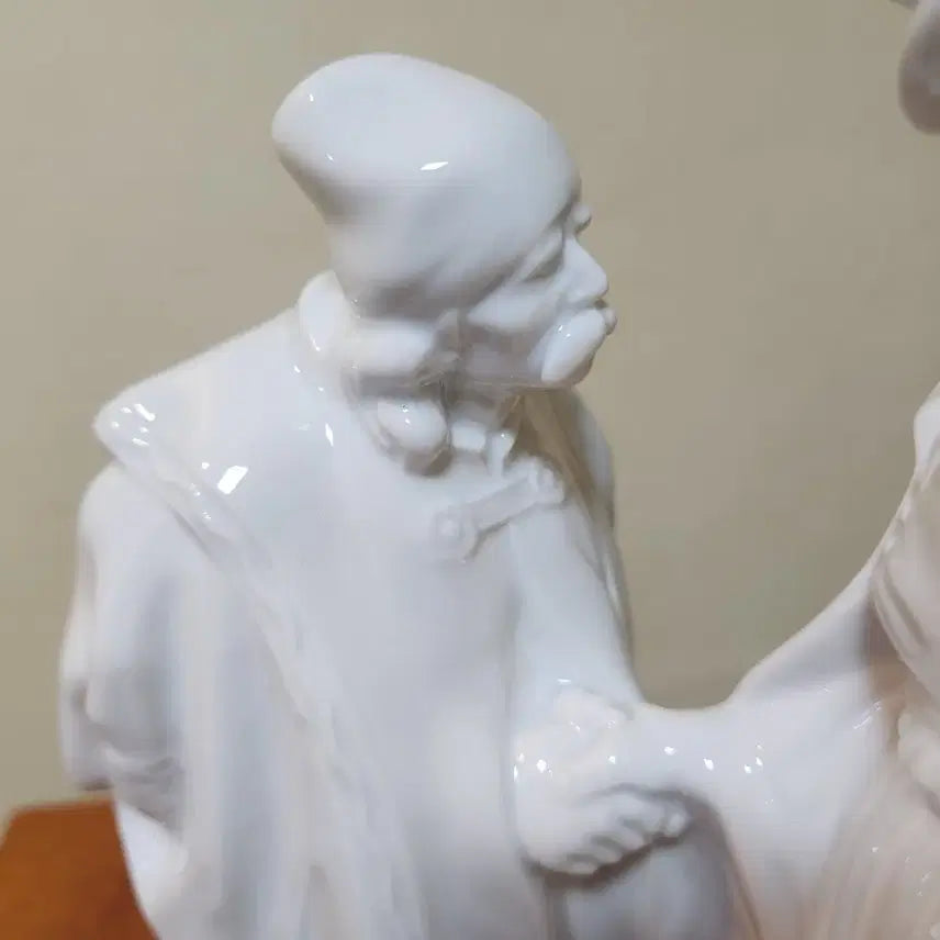 [BUNJANG] Herend Hungary White Porcelain "Farewell Father And Son" Figurine / 헝가리 헤렌드 화이트 포쉐린 "아버지와 아들의 작별인사" 피겨린.
