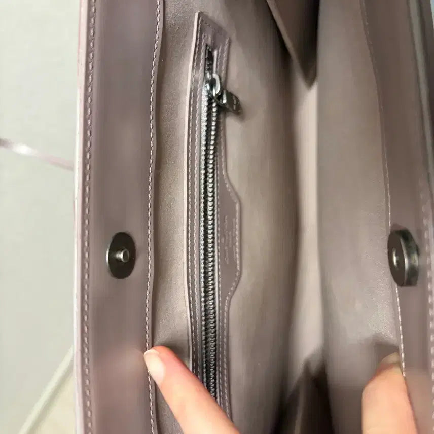 [BUNJANG] Louis Vuitton Epi Shoulder Bag / 루이비통 에삐 숄더백