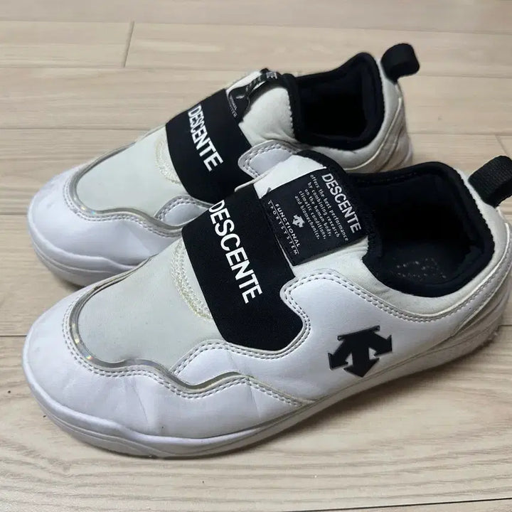 [BUNJANG] Descente Kids Sneakers (240) / 데상트 키즈 아동화 운동화 240