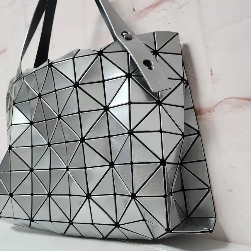 [BUNJANG] Bao Bao Prism Large Wide Tote Bag / 바오바오 프리즘 라지와이드 토트백