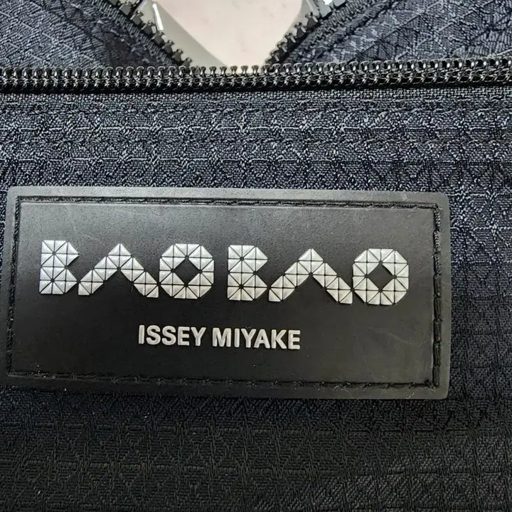 [BUNJANG] Bao Bao Prism Large Wide Tote Bag / 바오바오 프리즘 라지와이드 토트백