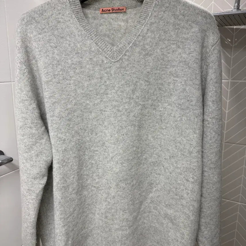 [BUNJANG] Acne Studios V-Neck Wool Cashmere Knit (Size L) / 아크네스튜디오 브이넥 울 캐시미어 니트 L (Acne Studios)