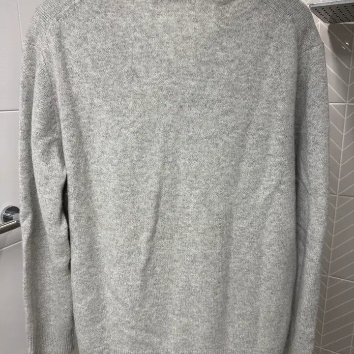 [BUNJANG] Acne Studios V-Neck Wool Cashmere Knit (Size L) / 아크네스튜디오 브이넥 울 캐시미어 니트 L (Acne Studios)