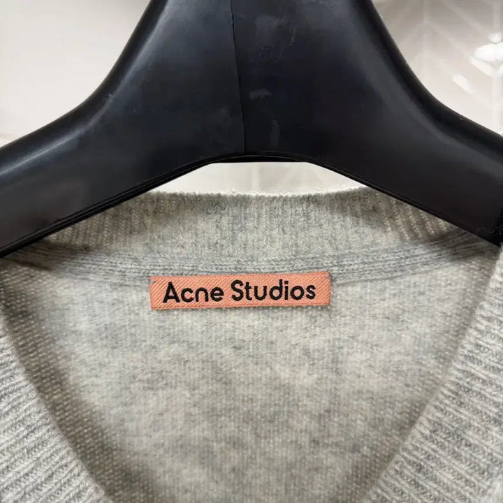 [BUNJANG] Acne Studios V-Neck Wool Cashmere Knit (Size L) / 아크네스튜디오 브이넥 울 캐시미어 니트 L (Acne Studios)