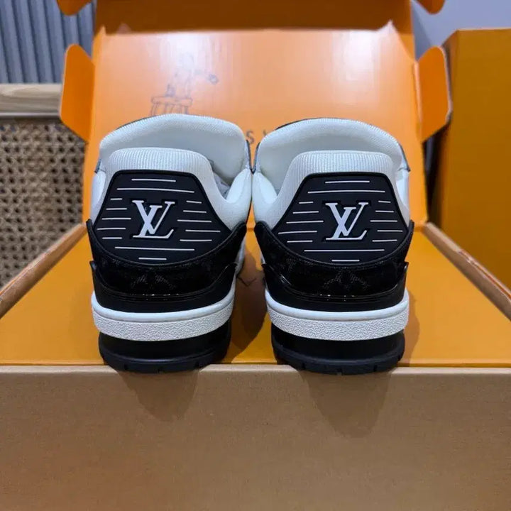 [BUNJANG] LV Clover Trainer Sneakers / LV 클래식 스니커즈, 클로버 트레이너 시리즈